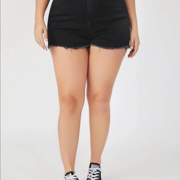 Shorts - Picture 3 of 6